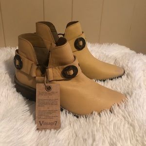 BNWT Mustard Vintage 7 Booties